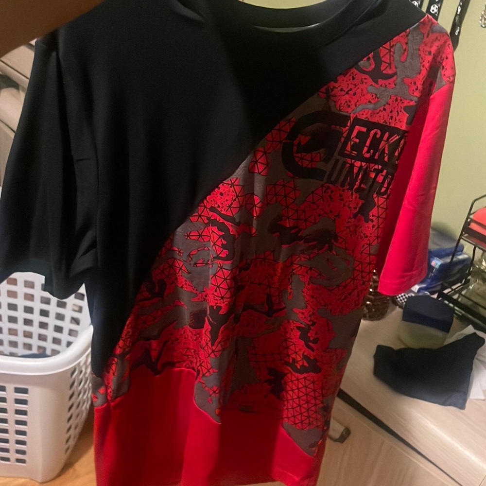Worn a few times but it doesn’t fit my sone anymore.